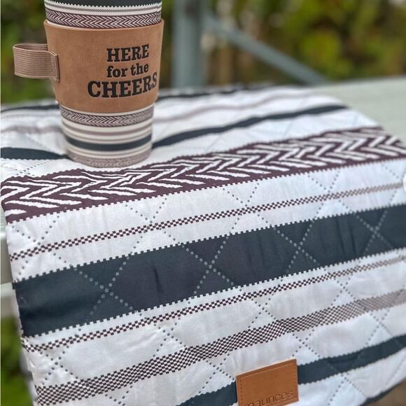 NWT Carry-N-Go Quilted Stadium Blanket - Picture 5 of 10